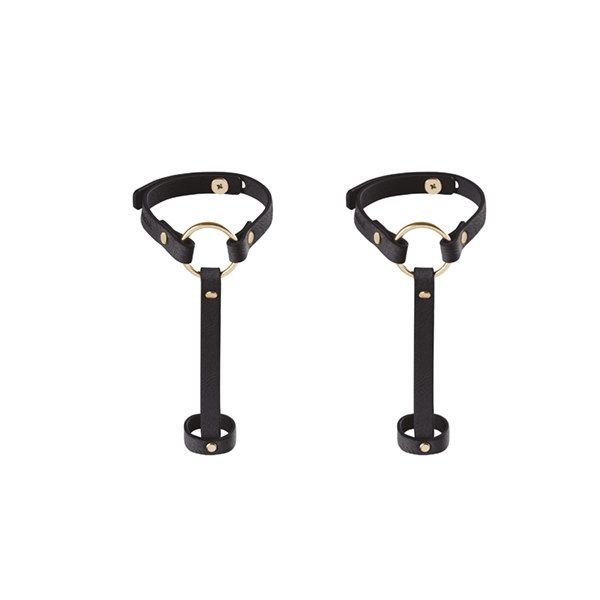 Пара браслетів на зап'ясті і палець Bijoux Indiscrets MAZE Hand Bracelet Harness Black, екошкіра